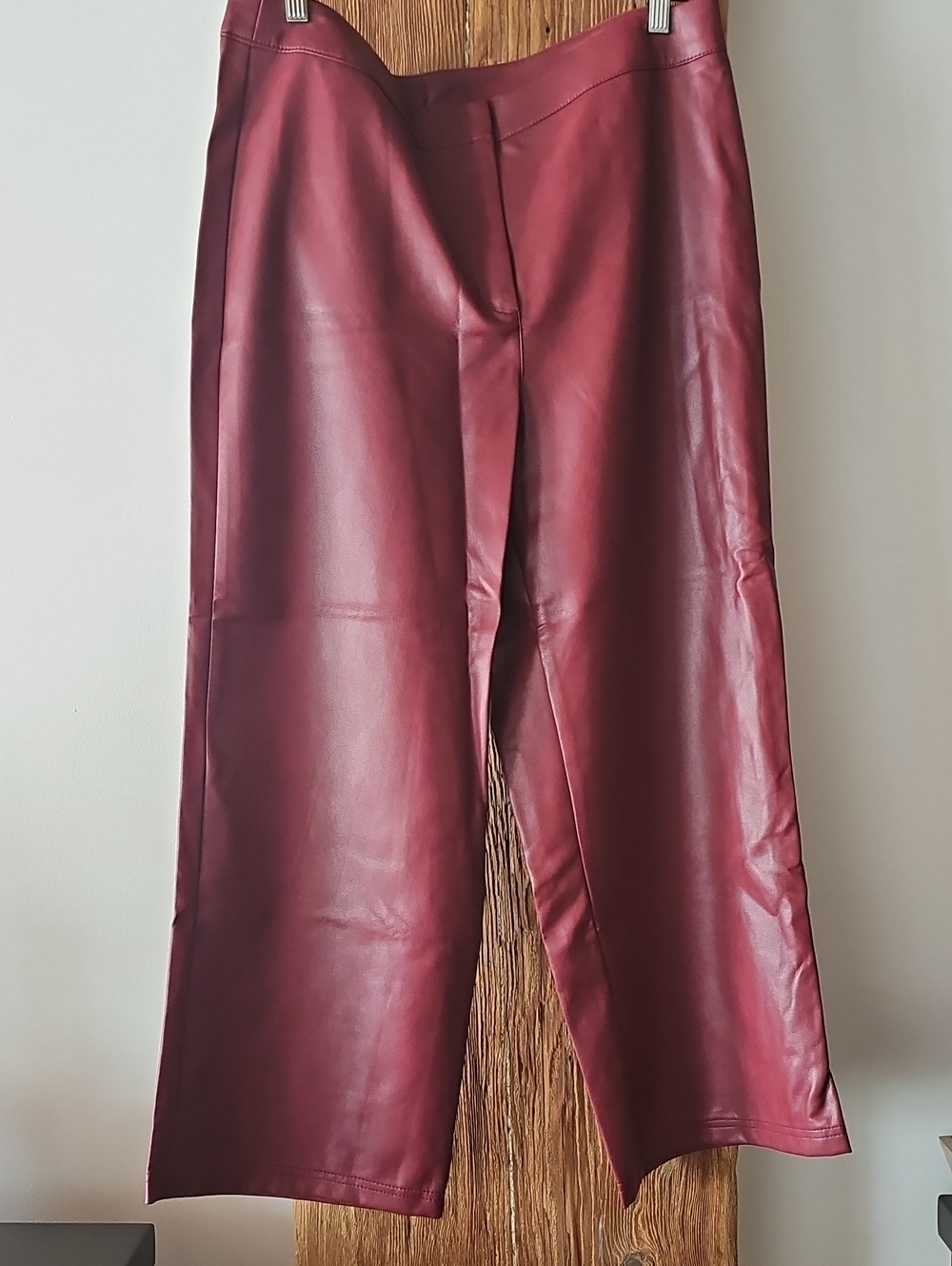 NWT Women's Cropped Wide-Leg Faux Leather Pants Burgundy CURRANT Bagatelle Sz L